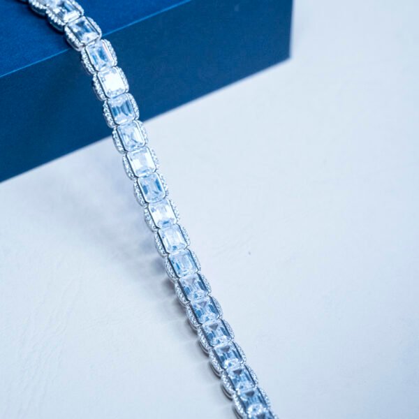 Regal Emerald-Link Bracelet